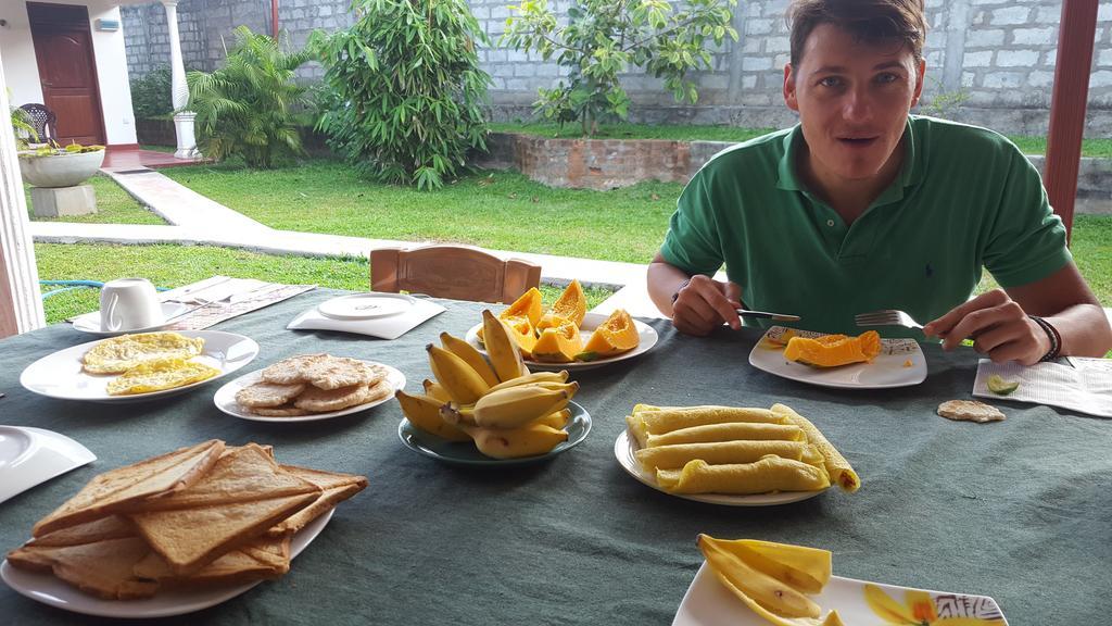 Lal Home Stay Szigirija Kültér fotó