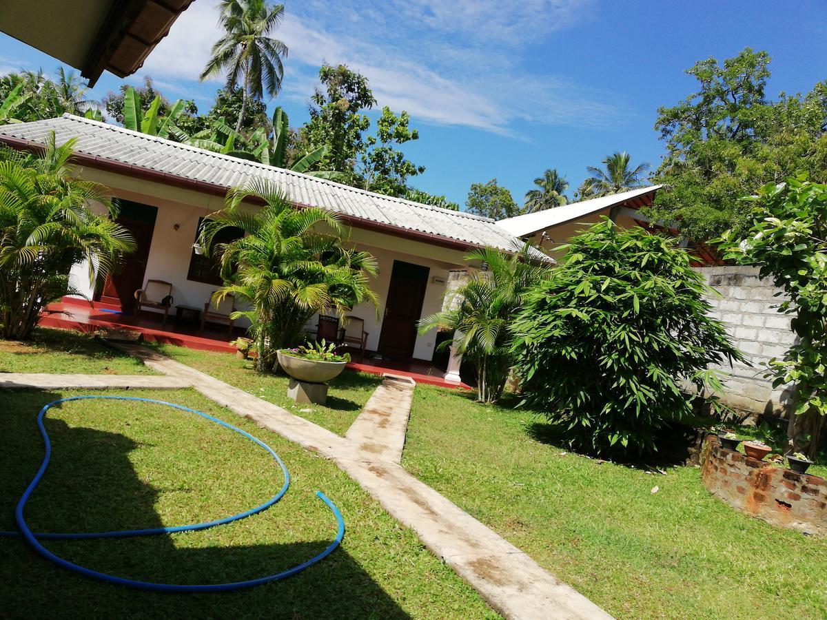 Lal Home Stay Szigirija Kültér fotó
