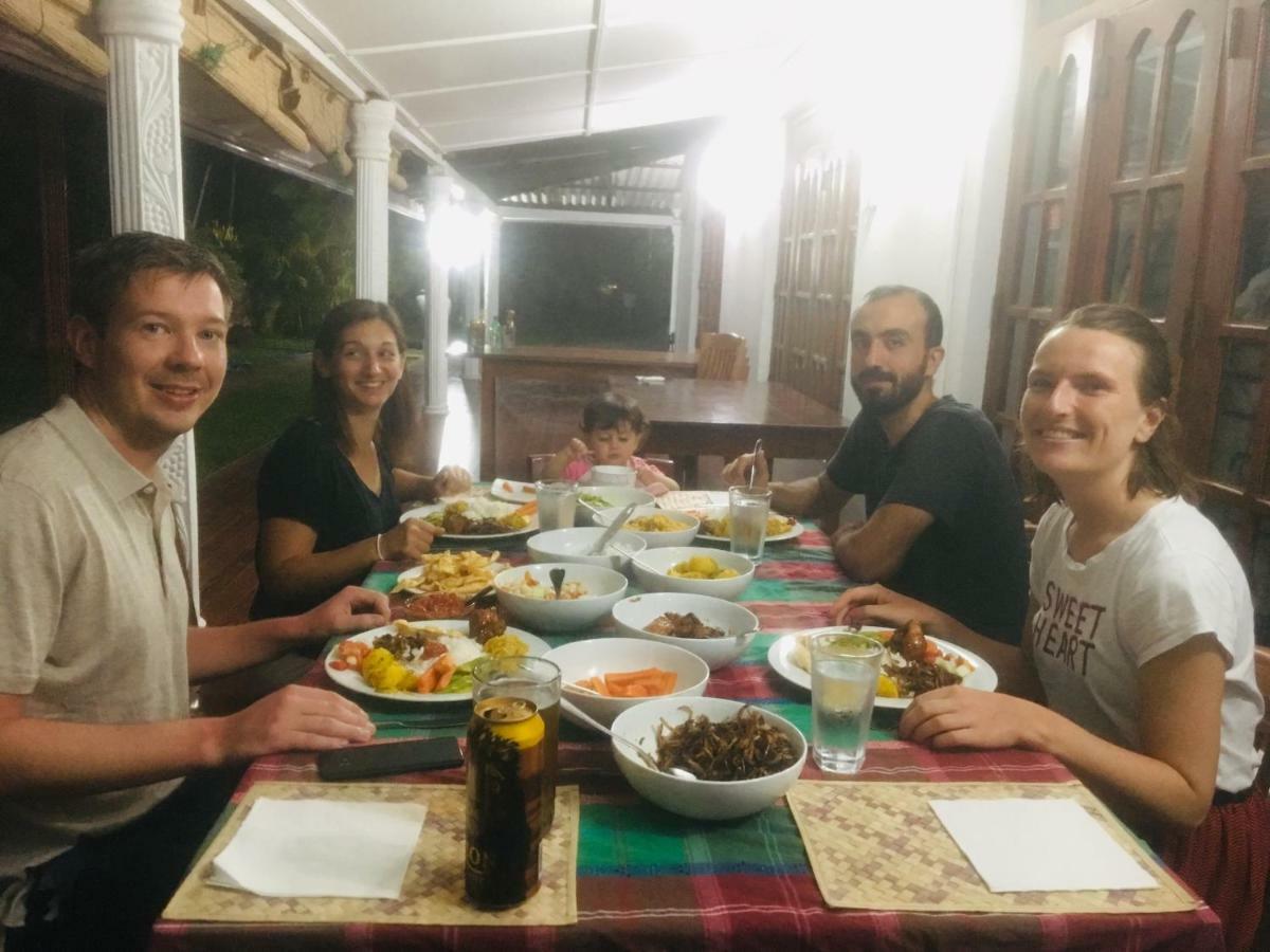 Lal Home Stay Szigirija Kültér fotó