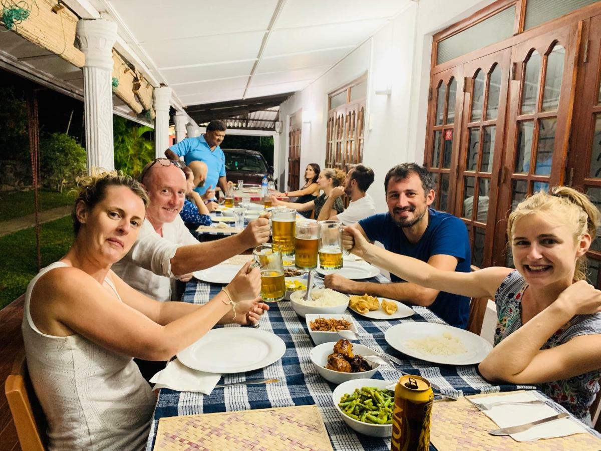 Lal Home Stay Szigirija Kültér fotó