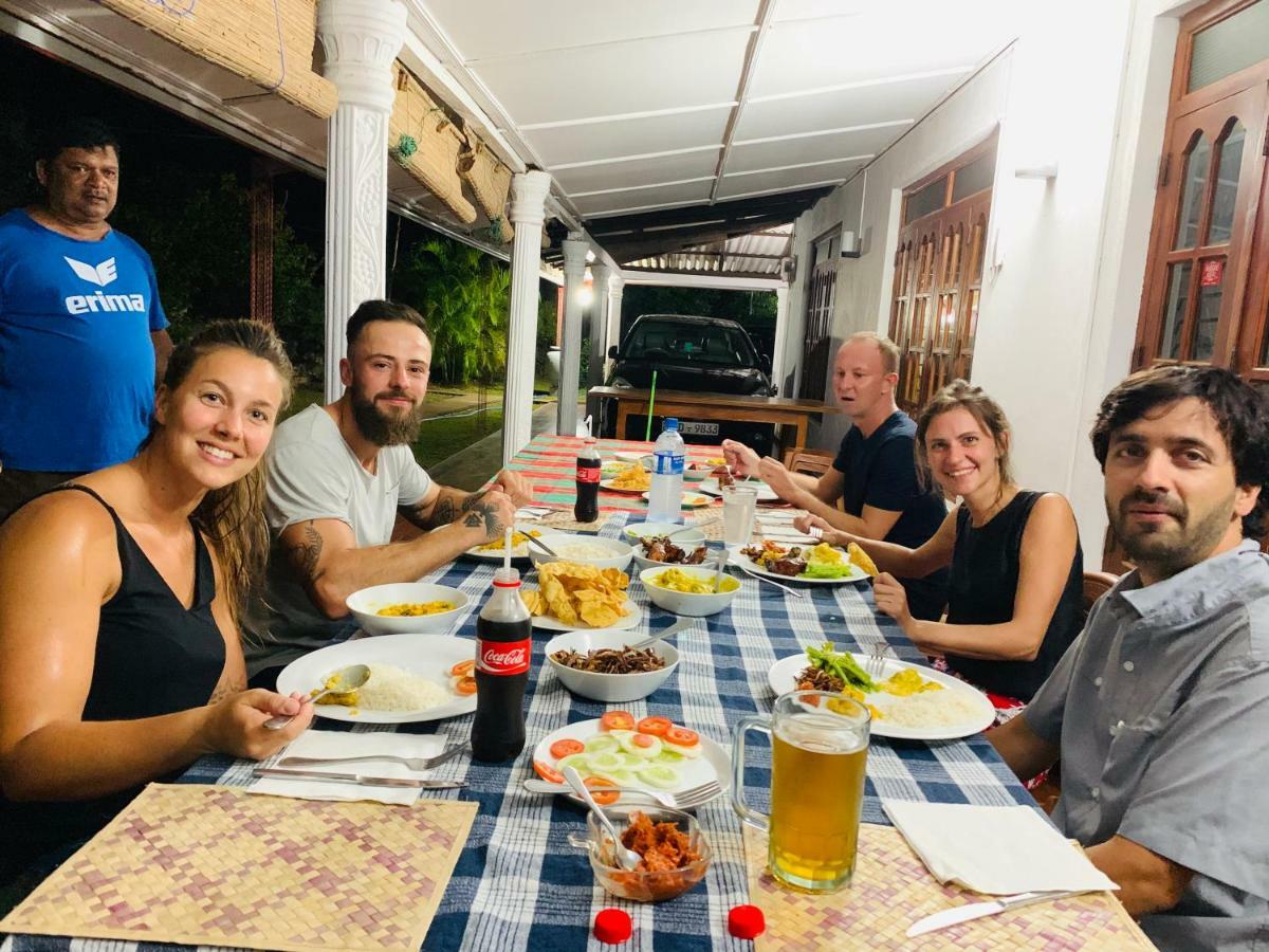 Lal Home Stay Szigirija Kültér fotó