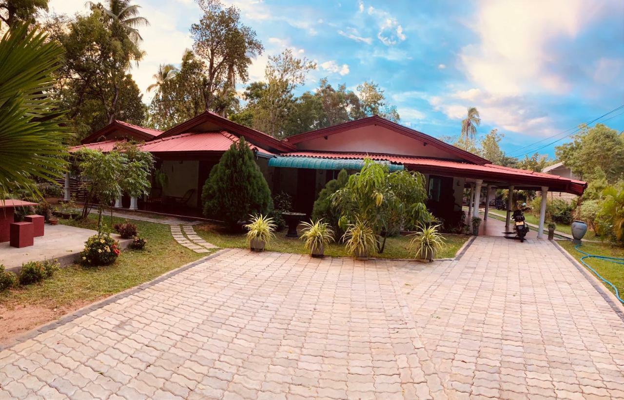 Lal Home Stay Szigirija Kültér fotó