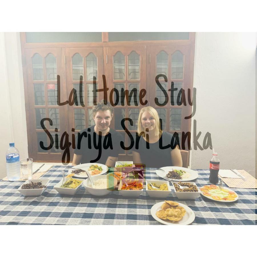 Lal Home Stay Szigirija Kültér fotó