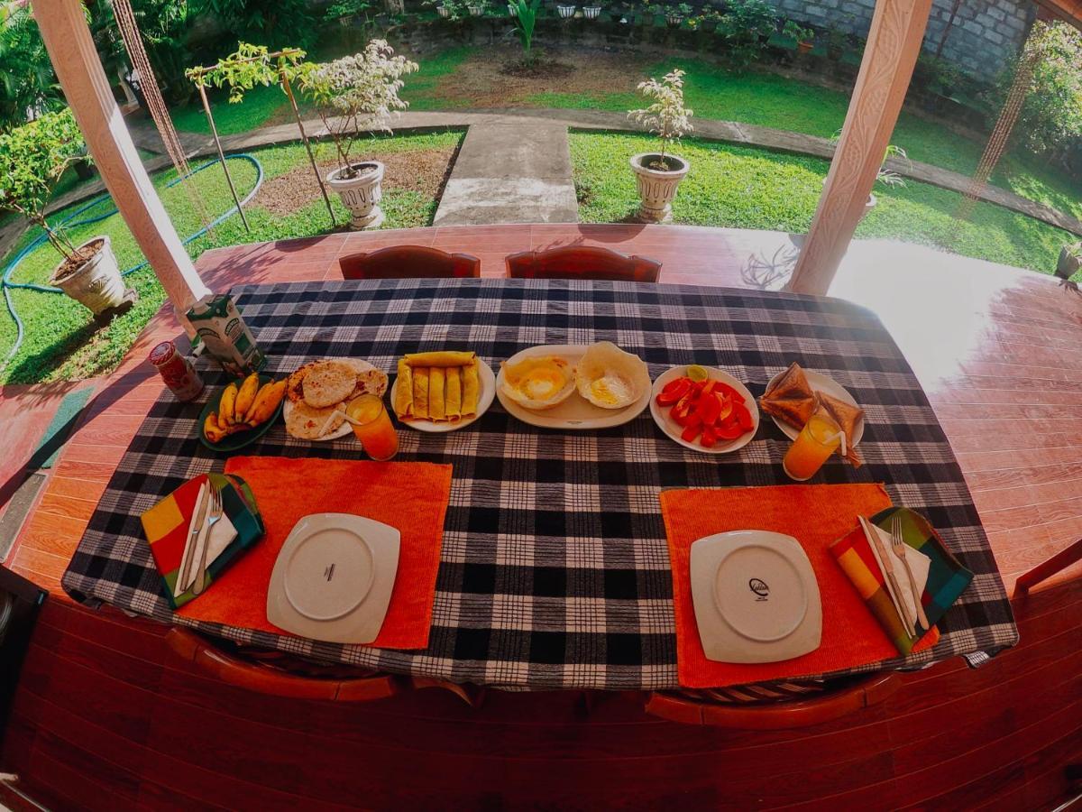 Lal Home Stay Szigirija Kültér fotó