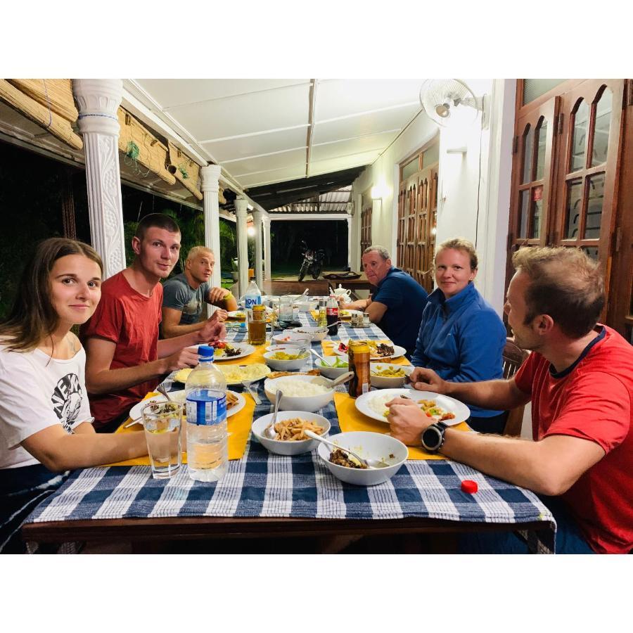 Lal Home Stay Szigirija Kültér fotó