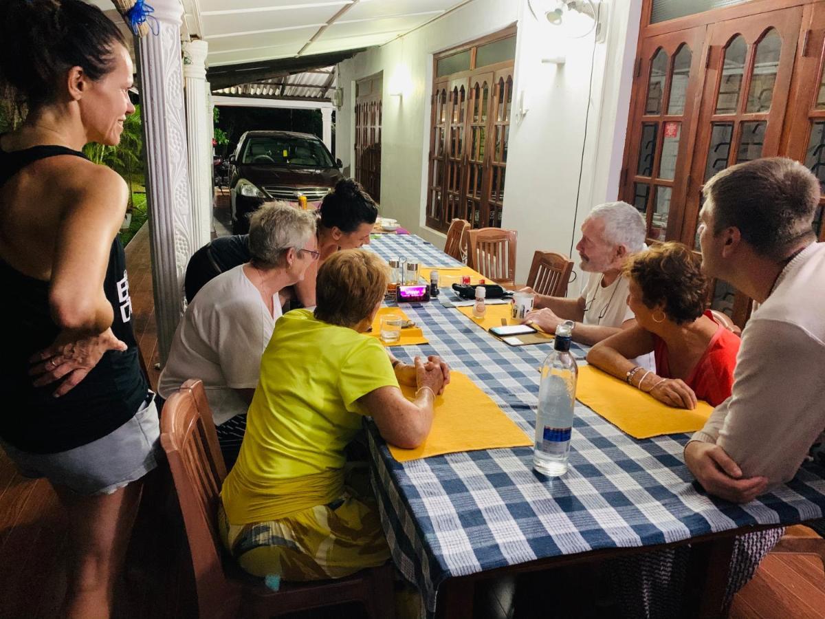 Lal Home Stay Szigirija Kültér fotó